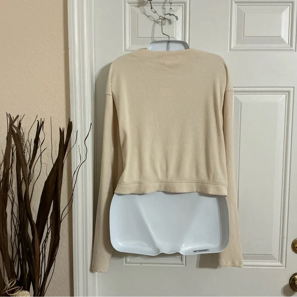 Ingrid & Isabel Cream Long Sleeve Ribbed Crop Top Size XL - Picture 2 of 5